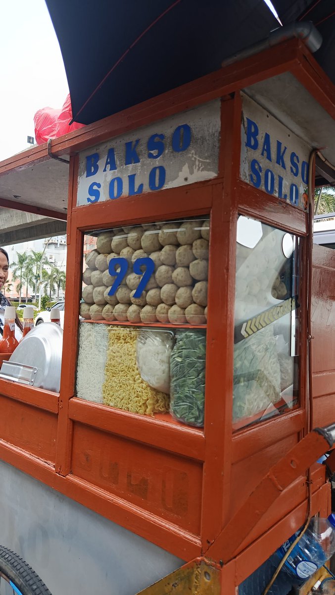 Ngebakso dulu biar tenang