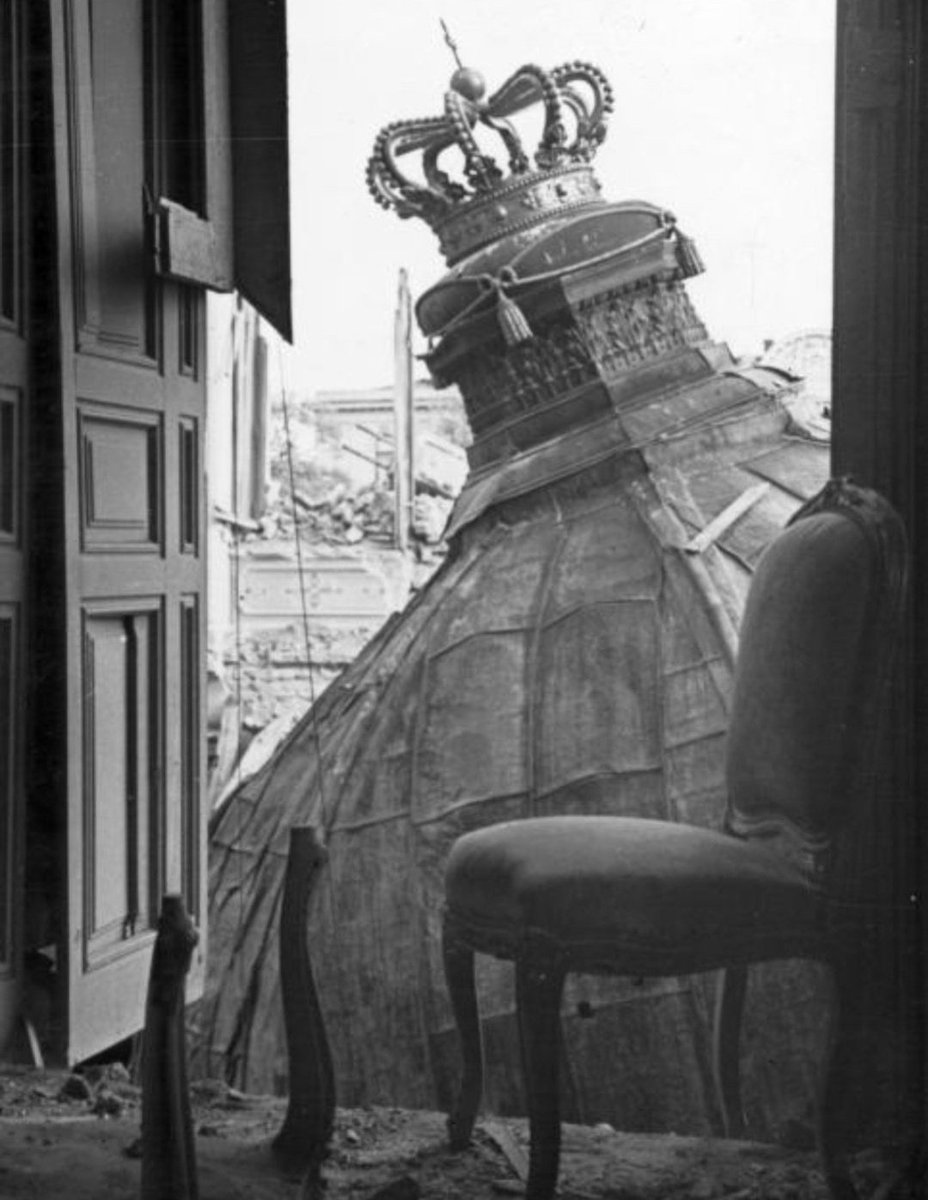 SerbiaBased's tweet photo. On this day in 1941 on Orthodox Easter, Nazi Germany attacked Serbia. 

Belgrade was devastated. On Hitler's direct orders, the National Library was destroyed, in which evidence of inestimable value for the culture and identity of the Serbian people was kept. https://t.co/Qcc4qp3VXJ