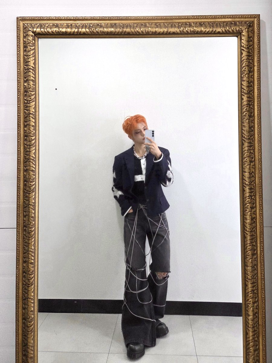 ALL(H)OURS tweet media