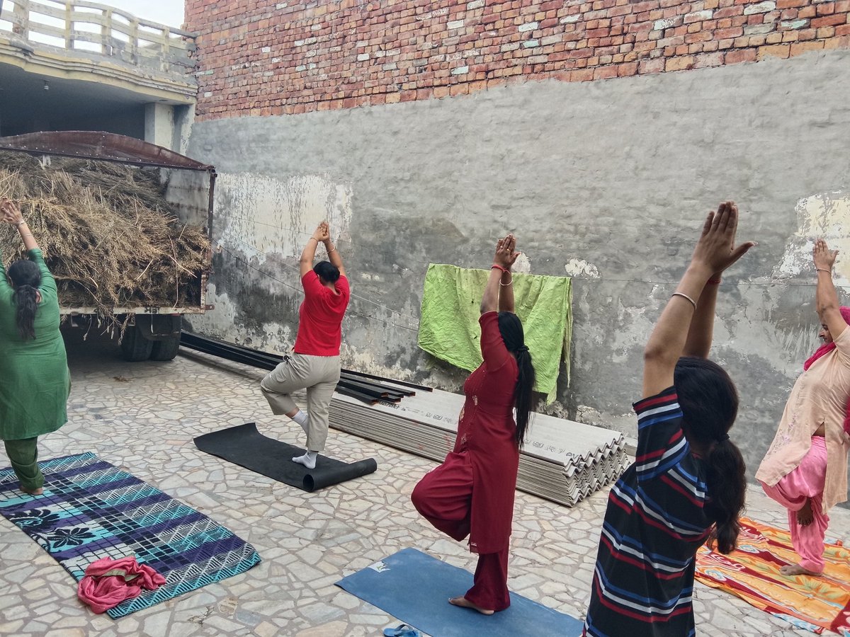 Harjeet10610039's tweet image. अगर समाधान सामने है, तो देरी क्यों?
योग को हर घर तक पहुंचाने में क्या रुकावट है? पंजाब ने रास्ता दिखा दिया है। अब बाकी राज्यों को फैसला लेना होगा—स्वास्थ्य या राजनीति?
#cmdiyogshala #DecisionTime #PunjabInspires #YogaForAll #HealthyLiving #DebateIndia #FitIndia #Truth