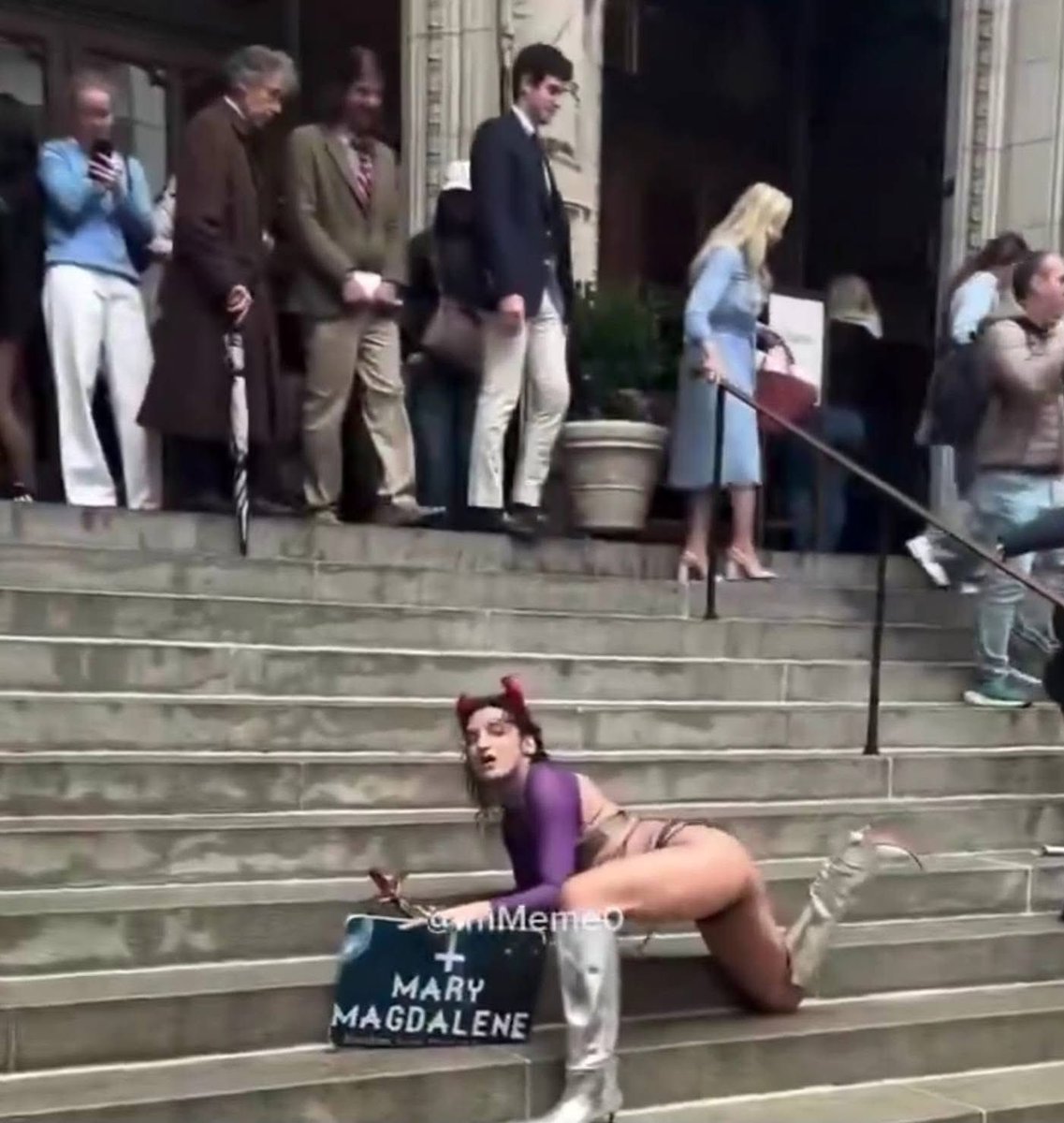 Hillbilly tweet media