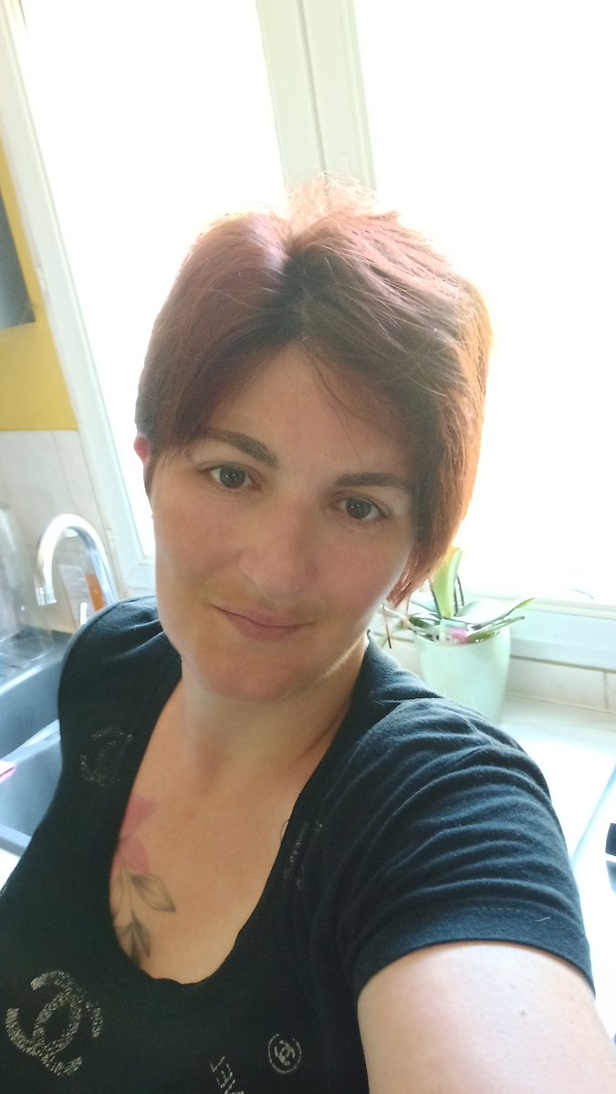 Joyeuses Pâques ! 🐣✨
Vous profitez bien de ce lundi ? Moi je déguste mon chocolat tranquillement... 🍫😋
J'ai encore quelques surprises sucrées qui vous attendent en privé... 😉🍭
On se retrouve ici ? 👇🔞
t.me/+K-ckkrm6RptmO…

#JoyeusesPaques #Douceur #Solo #Tatouage