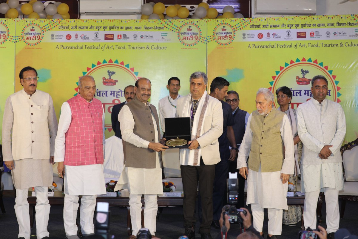 Savitritelecom's tweet photo. Proud to be part of MAATI 9 in Delhi, celebrating Purvanchal’s rich culture.

A special moment as Ravi Shankar Rai, CEO &amp; MD, Savitri Group, received the ‘Maati Samman’.

Explore Full details here: https://t.co/tnJtpZ7iKj

#Maati9 #PurvanchalMahotsav #DelhiEvents #SavitriTelecom https://t.co/m01ovLKWwy