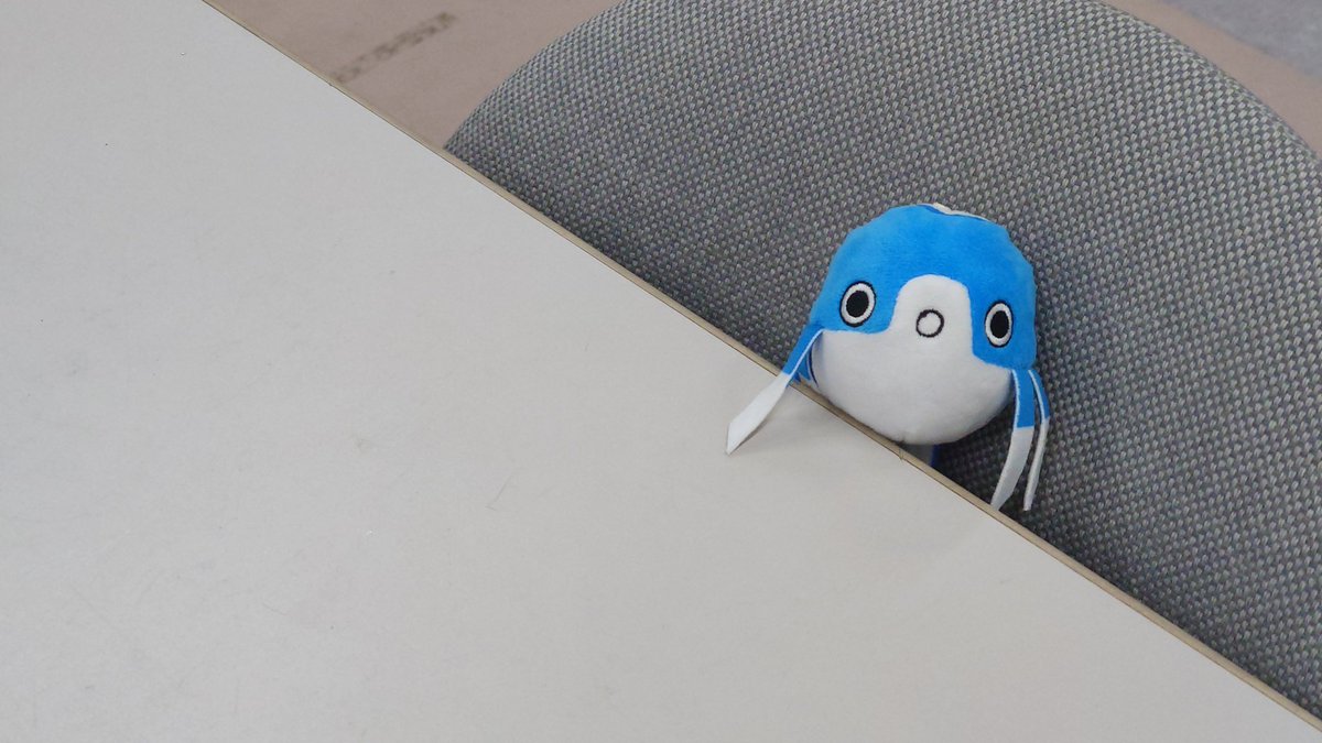 Oshima_Robocon's tweet photo. ということで新学期です。
早速新入部員が1人入りました。
近くの高専に入れなかったからウチに来たとかなんとか。

どうもすべり止め高専です(おい) https://t.co/2NYEyKqfMO