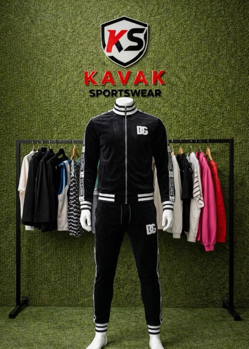 kavaksportswear's tweet image. Kavak Sportswear Black DC Tracksuit

This sleek black tracksuit features a clean athletic design with bold contrast stripes and DC logo detailing for a premium streetwear look.
#KavakSportswear #BlackTracksuit #MensStyle
#Activewear #GymOutfit #Streetwear
#Sportswear #JoggerSet
