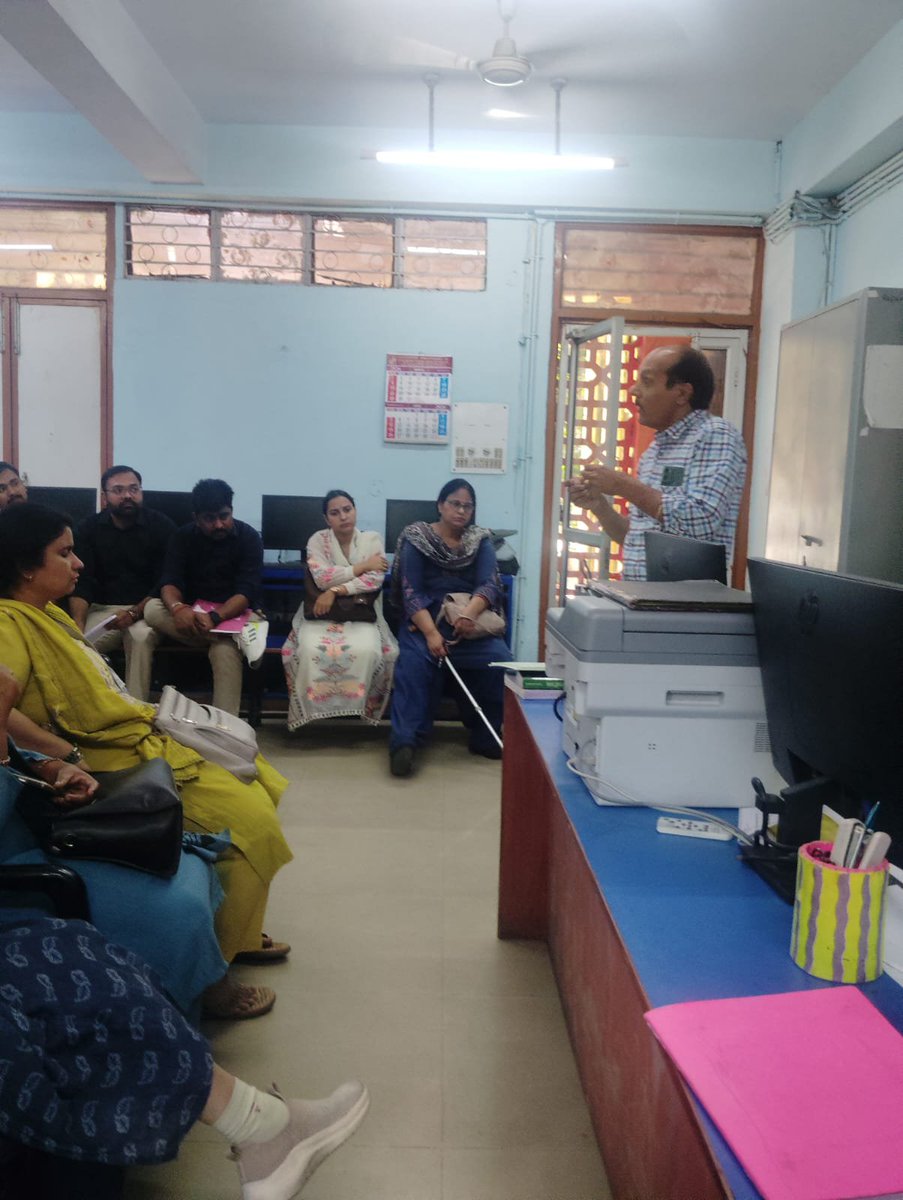 KVPSS_KVS's tweet photo. Interaction with staff of PM SHRI KV SAINIK VIHAR, Delhi with KVPSS CEC and REC(Delhi) office bearers. 
National GS Shri Anil Kumar Daila ji addressed the gathering.
Good response received from fellow teachers during annual Membership Drive and campaign.
#KVPSS https://t.co/xdFBic15Uj