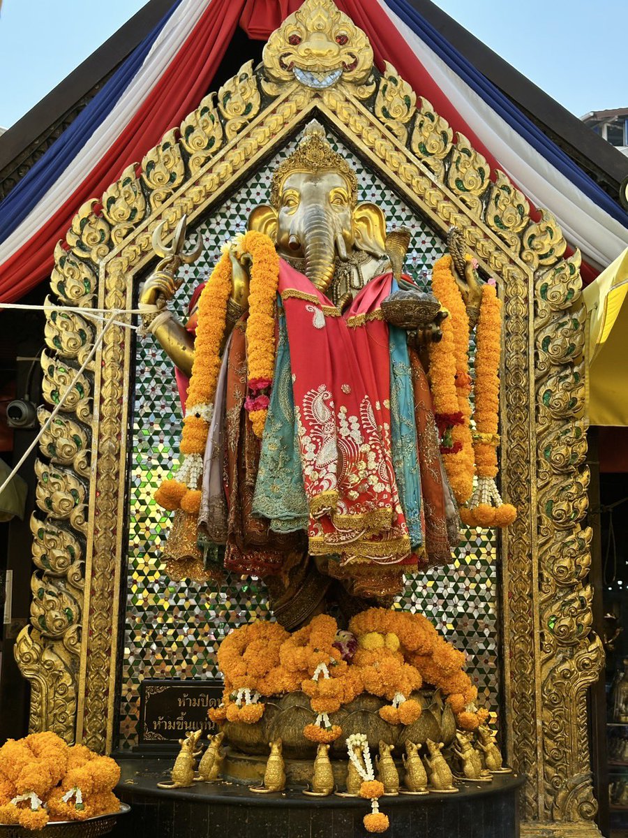 จองชุดฝากถวาย ทักไลน์ @ ค่า 🕉🕉 tweet media