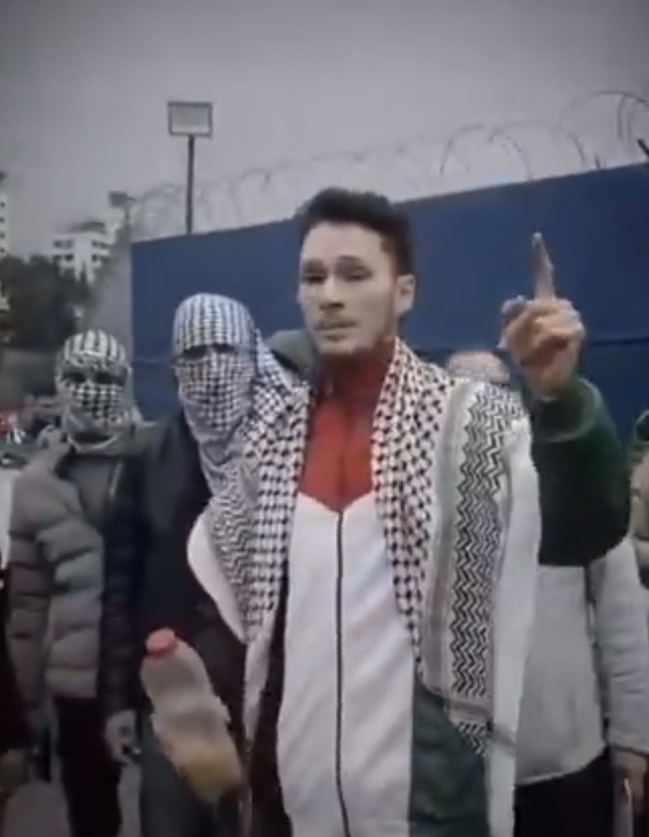 جلد اعداء سوريا 🫡 tweet media