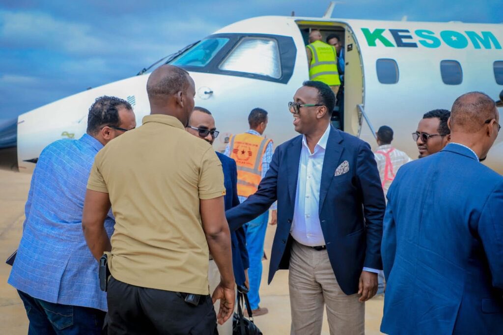 SONNALIVE's tweet image. Chairman of the @NIEBCSomalia, Mr. @chairp_NIEBC, has arrived in #Baidoa to oversee ongoing electoral activities, boost implementation of election plans, and assess overall preparedness in South West State. #Somalia #Elections