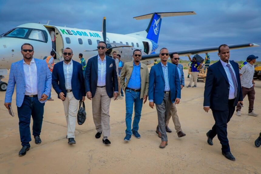 SONNALIVE's tweet image. Chairman of the @NIEBCSomalia, Mr. @chairp_NIEBC, has arrived in #Baidoa to oversee ongoing electoral activities, boost implementation of election plans, and assess overall preparedness in South West State. #Somalia #Elections