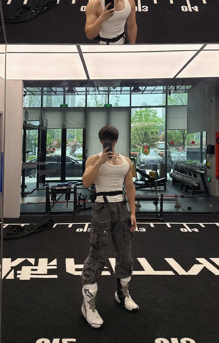 年轻的丈夫 tweet media