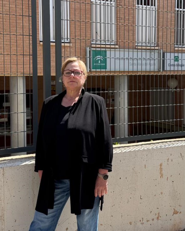 El próximo curso escolar empezará con más barracones en el IES Santa María del Águila.

Moreno Bonilla ha tardado tanto en ejecutar el proyecto de ampliación que se ha quedado obsoleto, por lo que habrá que redactar uno nuevo.

acortar.link/nQf7Ev