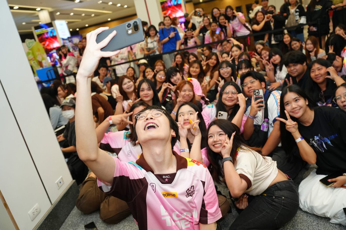 BACON TIME tweet media