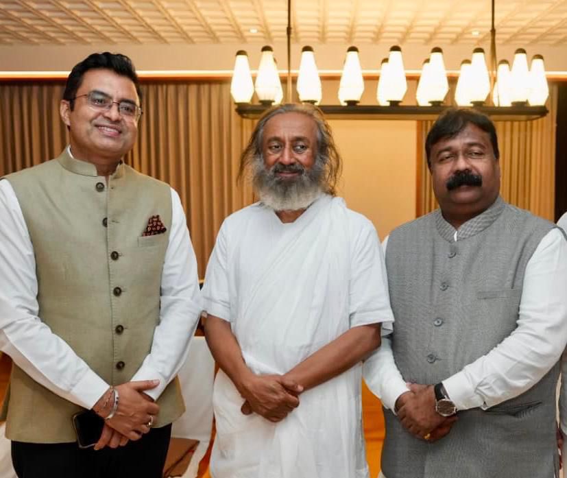 During his visit to Bali, Gurudev Sri Sri Ravi Shankar was warmly received by Consul General Dr. Shashank Vikram. The congregation of Art of Living organisation in Bali strengthened the deep spiritual connection between the people.