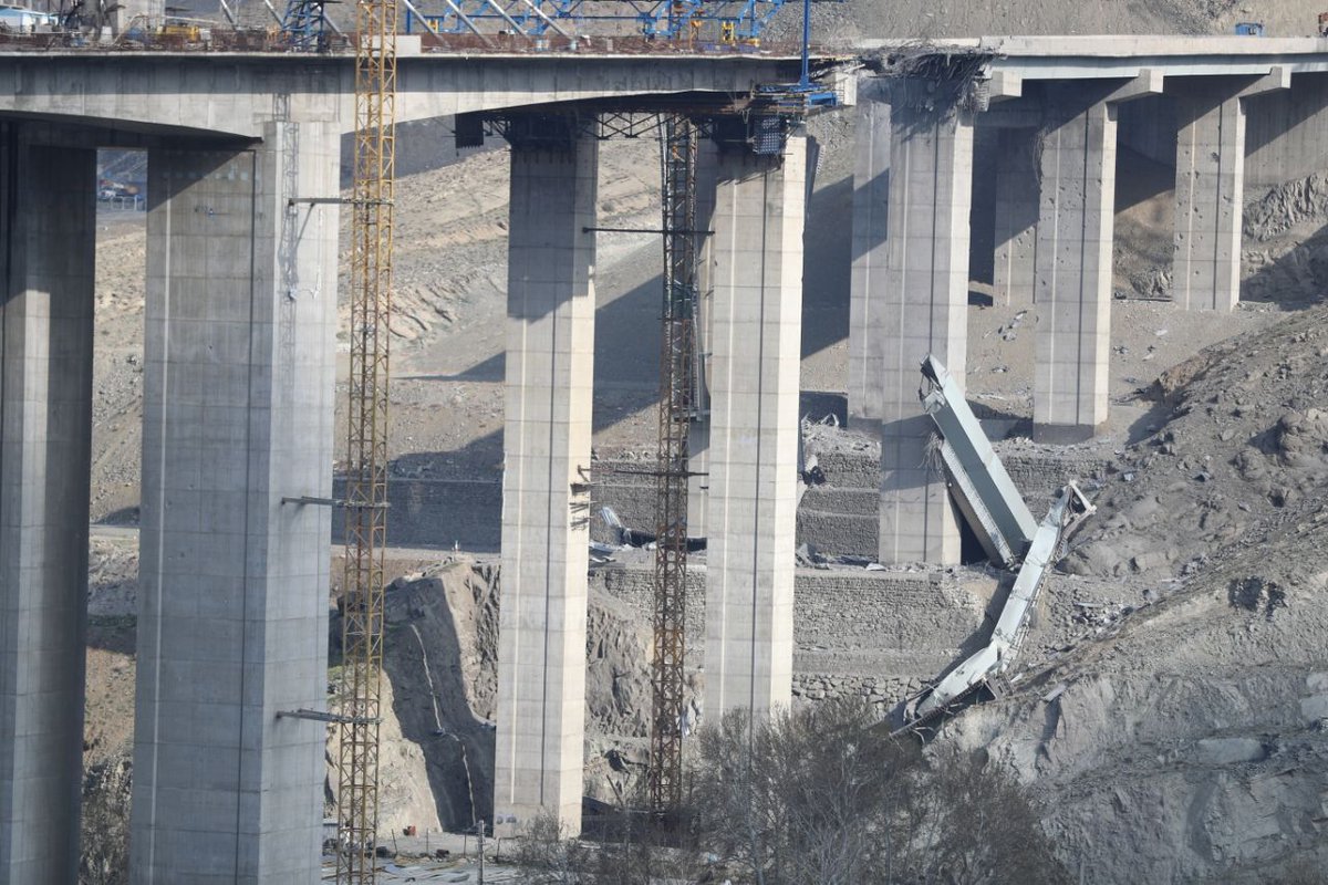 ?? Iran publishes photos of the damage to the B1 bridge between 