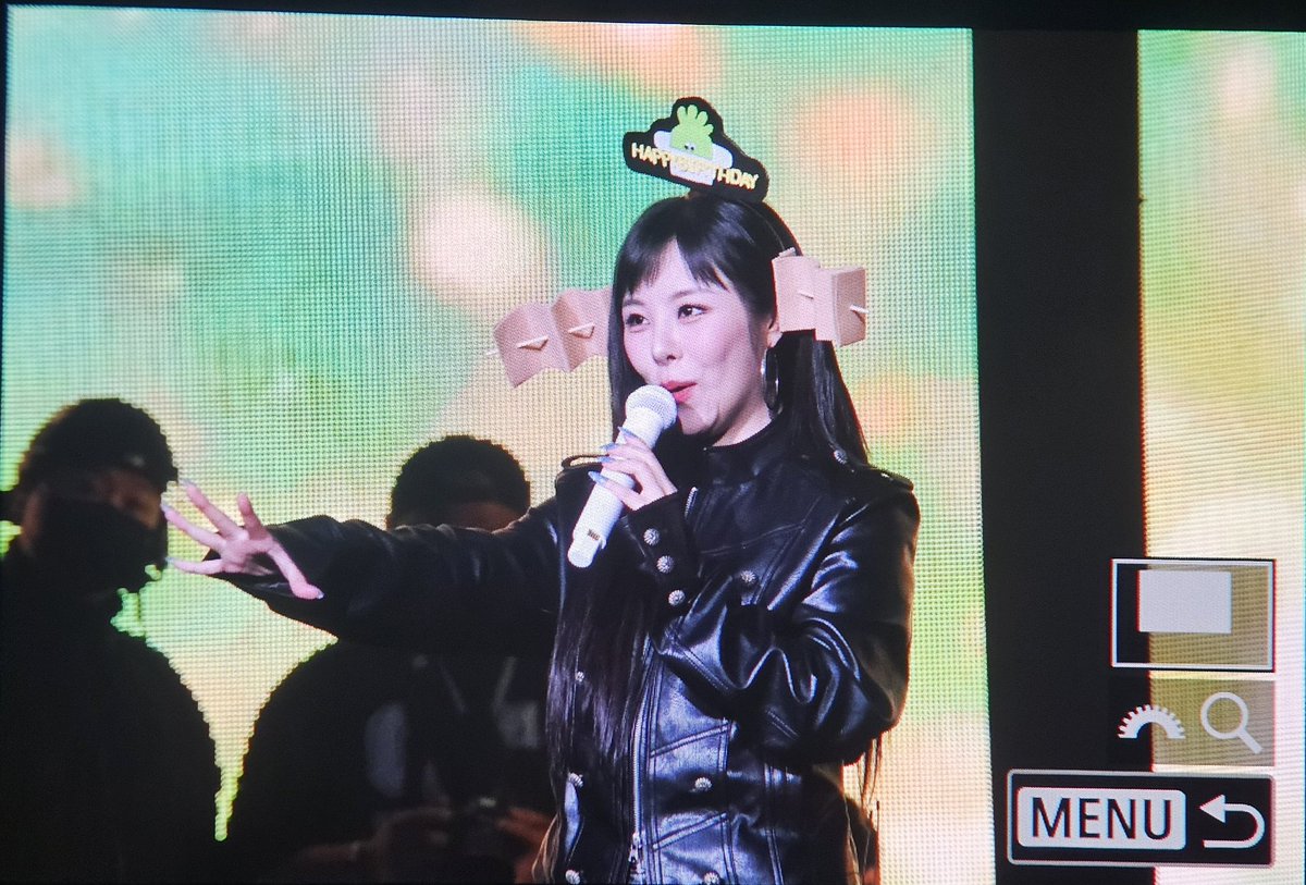 timeniverse tweet media