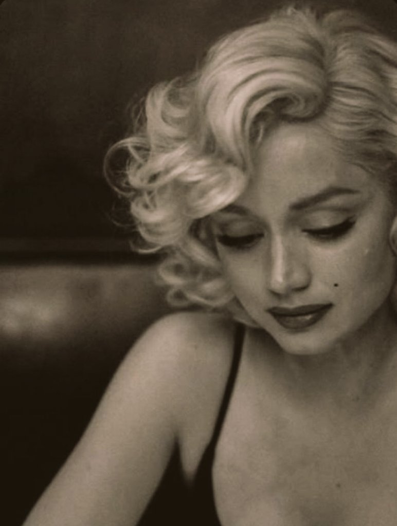 ✟ مــــــارتـــنـــيـــا ✟✨🌹 tweet media