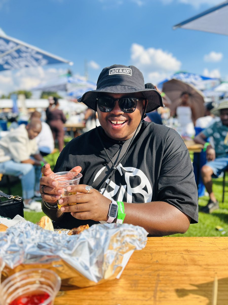 Lee_Simz's tweet image. Izolo, we were out. 
And got some Vitamin D 🌞 

#CookoutSunday #GalxBoy