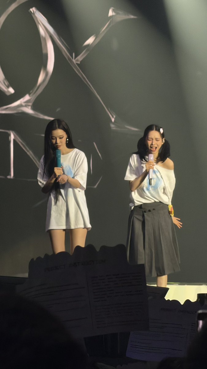 𖠋bluu tweet media