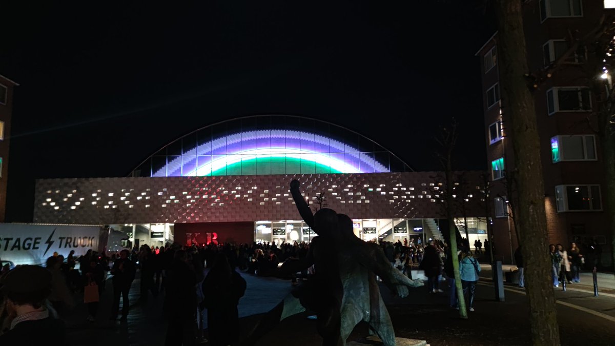 N9nnaDK's tweet photo. Took this Pic as I was leaving kb hallen after Lou's show in Copenhagen. Looks so beautiful and very obvious if you choose to open your eyes and mind #OnlyLove #YouAreLoved #YouAreValid #NoH8 #TheyLiveTogetherDealWithIt https://t.co/2RGM64IVTr