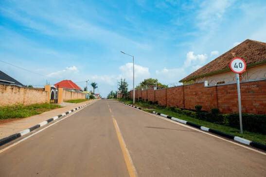 graphics_250's tweet photo. We are residents of Rwamagana 
During road construction, our fences were damaged. The authorities promised compensation (indishyi), and while **some residents were paid, others like us were ignored How can you compensate bamwe and abandon others?
#Rwamagana #Accountability https://t.co/Lwsk4DsN8s