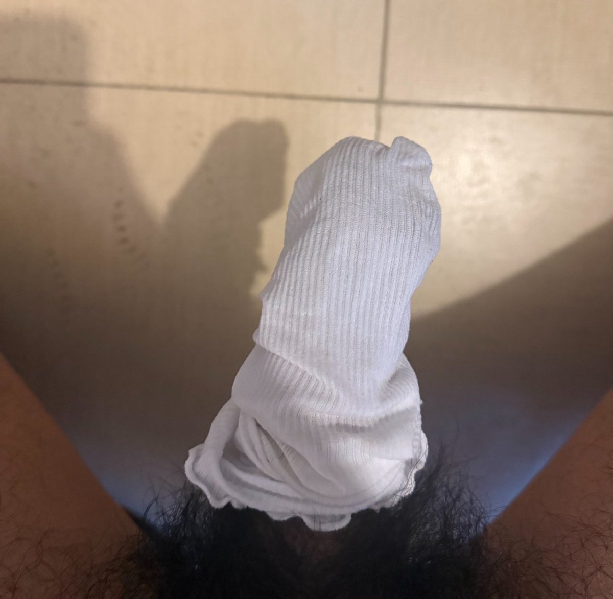 YQ5fvk's tweet photo. 骚女友是小汗脚，今天上班穿了一天有些淡淡的味道很上头，套在鸡上还有点汗湿，套上就流精了，谢谢喜欢！ https://t.co/aJ4D1jjrs4