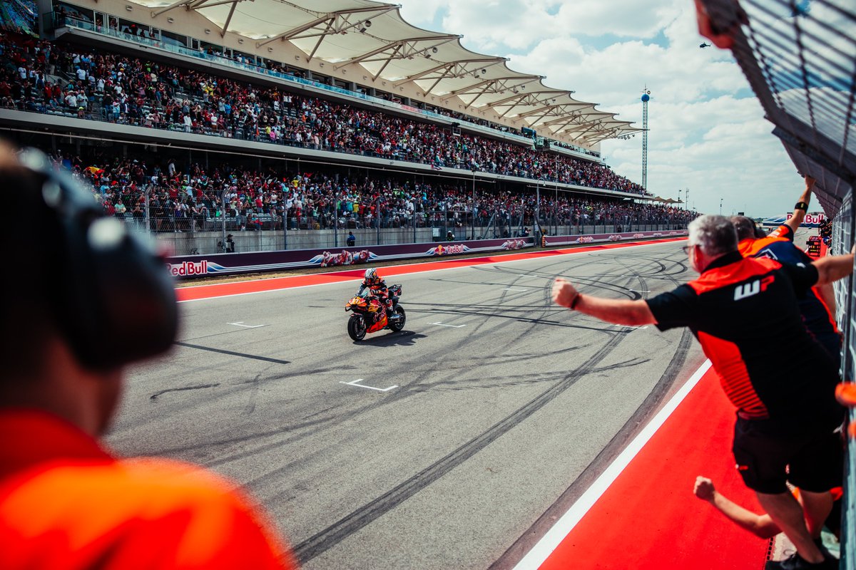 KTM_Racing's tweet image. Fresh wallpapers in all the sizes 👇

#KTM #ReadyToRace #WallpaperWednesday