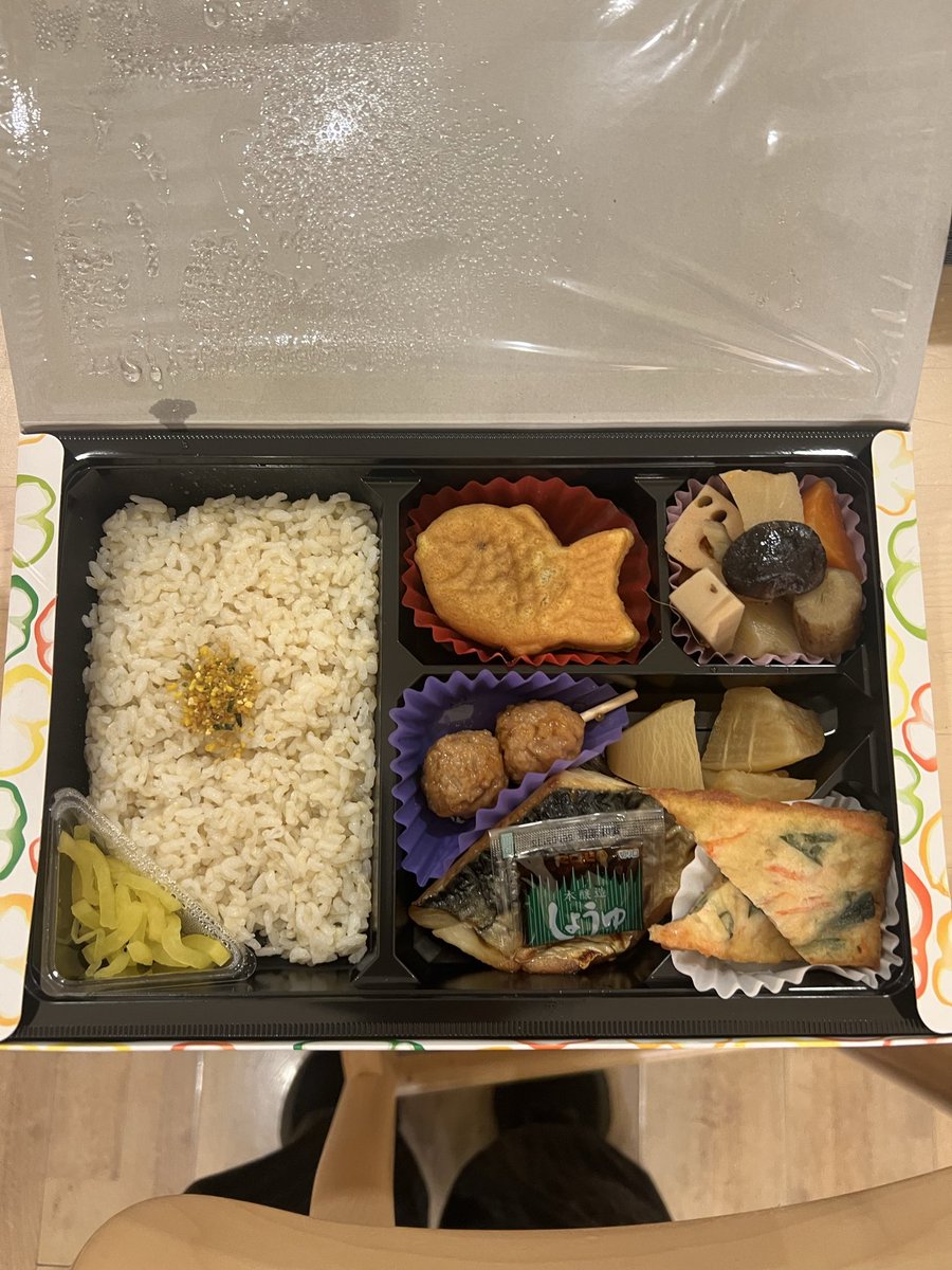 zepp Nagoya ありがとうございました
夜なべして作った犬バッグまさか投げることになるとは🐕❕
総じて楽しかったです
見てお弁当にミニタイヤキ