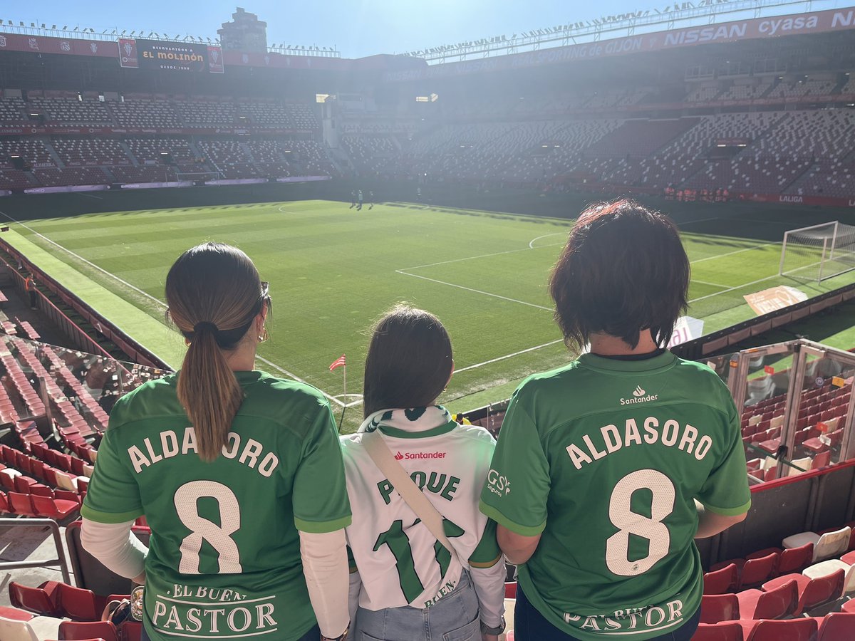 TooChicStyle's tweet photo. Que decepción @realracingclub y no lo digo por el 6-2 de ayer, en serio no habéis felicitado a nuestro @aritzztira ? Y estas diferencias? Por qué a él no? Uno de nuestros capitanes, uno de los q siempre está cuando se le necesita. Desde aquí, felicidades Aritz! Contigo siempre!💚 https://t.co/56h4D0Fmxd
