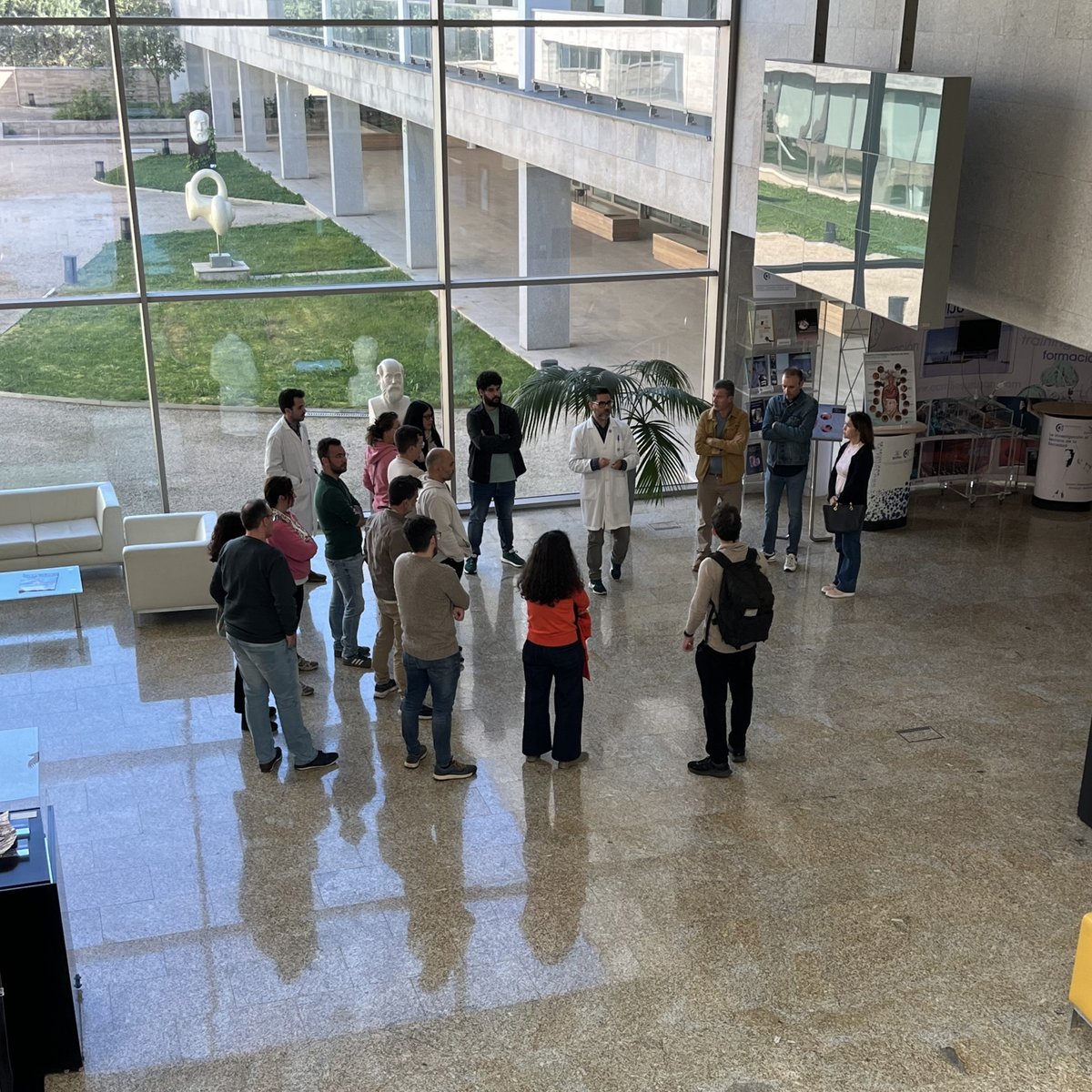 ccmijesususon's tweet image. Recibimos en nuestro Laboratorio de Impresión Médica a los técnicos de la Red @CircularFab de Extremadura. Acompañados por @aaretio y Tomás Sánchez Campo de @DiputacionCC. Gracias por conocer nuestro centro de innovación.

#FabLab #Extremadura #Impresión3D