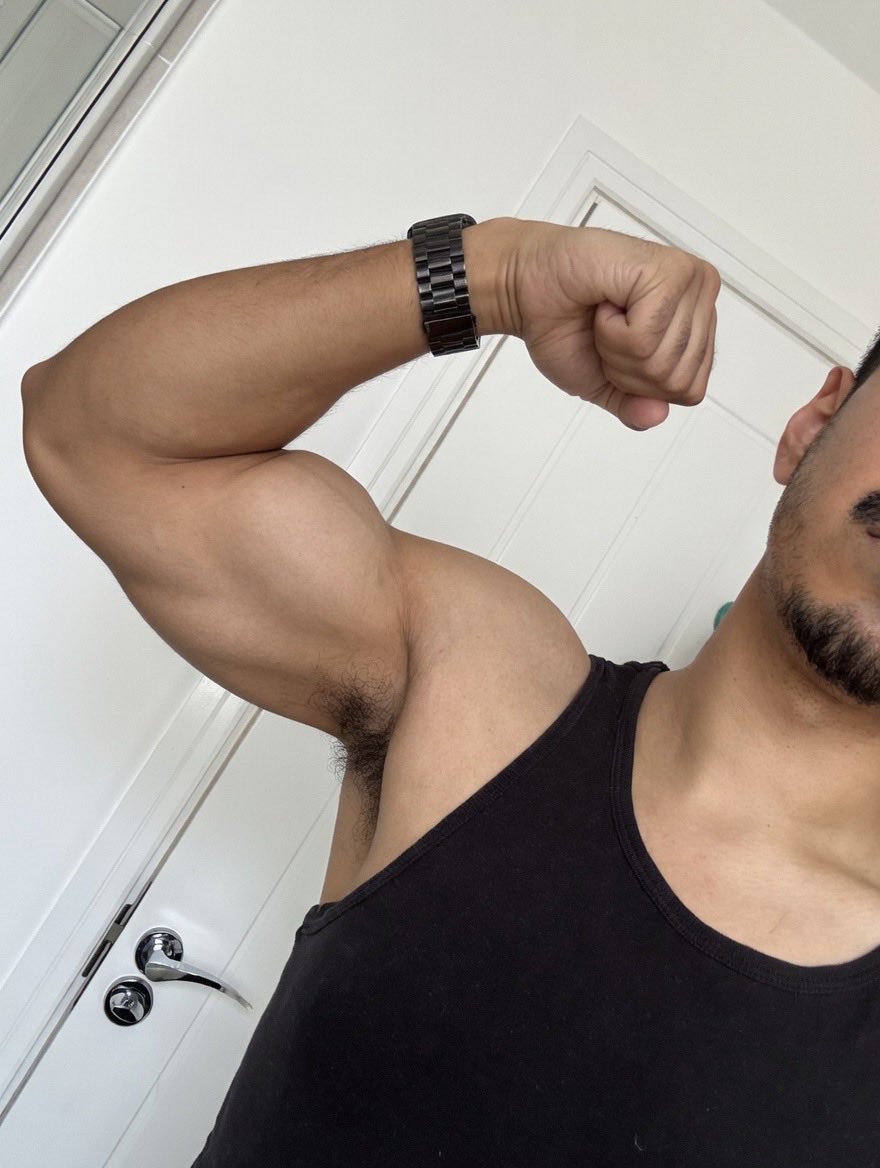 ArabAaronCash's tweet photo. Worship me #cashmaster #arab #paypig #alphamale #findom https://t.co/Tk4HeBSedl