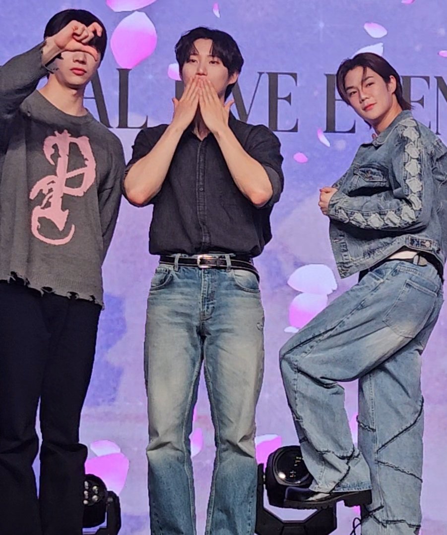 마키makki tweet media