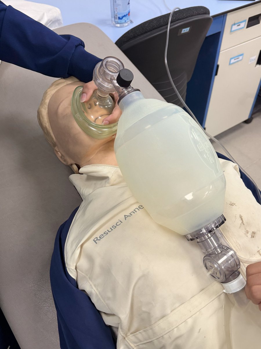 مِيم tweet media