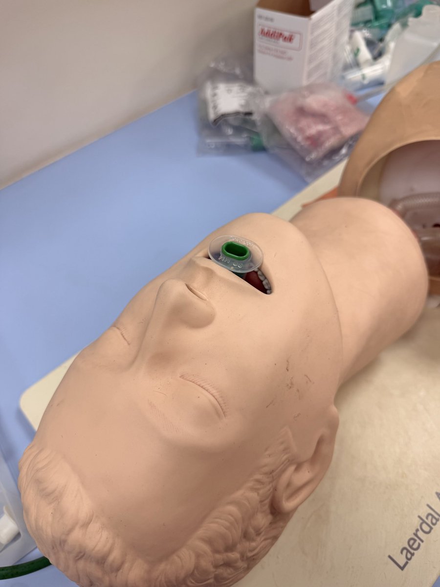 مِيم tweet media