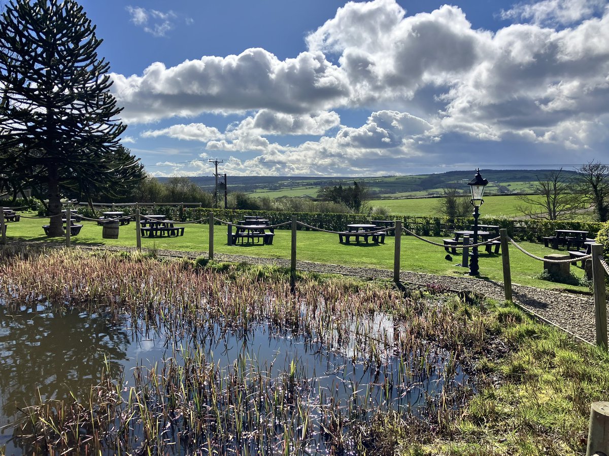 redfabs's tweet photo. Easter retreat to Whitby &amp; York 🐣 https://t.co/51fgVvNnz3
