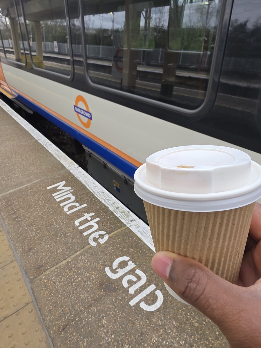 Bored British🍌☕ tweet media