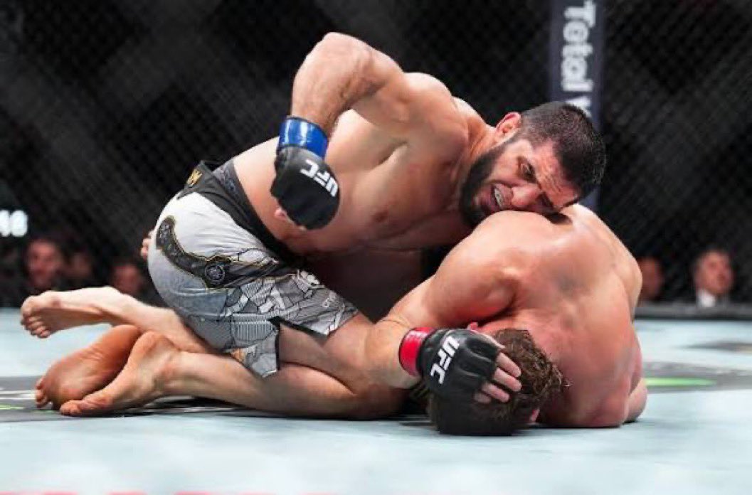 Kırmızı Köşe tweet media