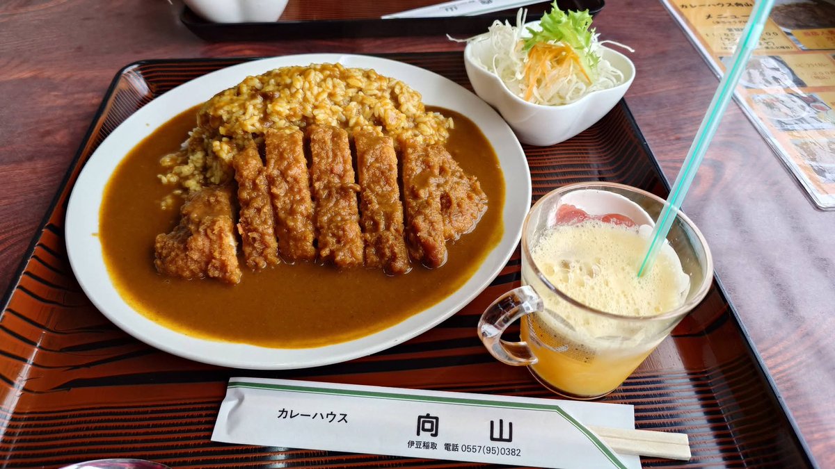 ainomimory's tweet photo. 昼飯は東伊豆町稲取にあるカレー専門店『カレーハウス向山』を訪れました。
初来店の二人は一番人気『カツカレー』を注文しました。
出て来たカレーは昭和時代にあったスタンドカレーでトンカツとの相性もは最高でした
#カレーハウス向山
#絶品カツカレー
#伊豆グルメライター
#MIMORY
#ミモリー https://t.co/HO1iMk4ZTO