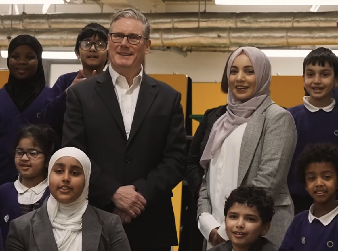 barryrobson's tweet photo. How is he STILL our Prime Minister? 🫣 #EnoughIsEnough #NoMoreMigrants #NoMoreBenefits #NoMoreMosques #NoMoreNHS #DeportNotSupport #ActionNotWords #DrainTheSwamp https://t.co/5HaZk3KFqN