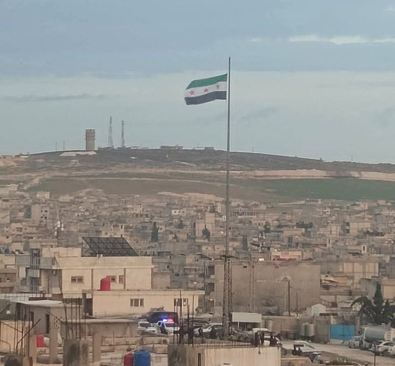 Yıllarca, Kobani üzerinden propaganda yaptılar.
Rojava'nin ekmeğini yediler.
Kurd milletini kandırdılar.

Şimdi herşey açık şekilde ortada.
aPOizmin bir ihanet şebekesi dir.