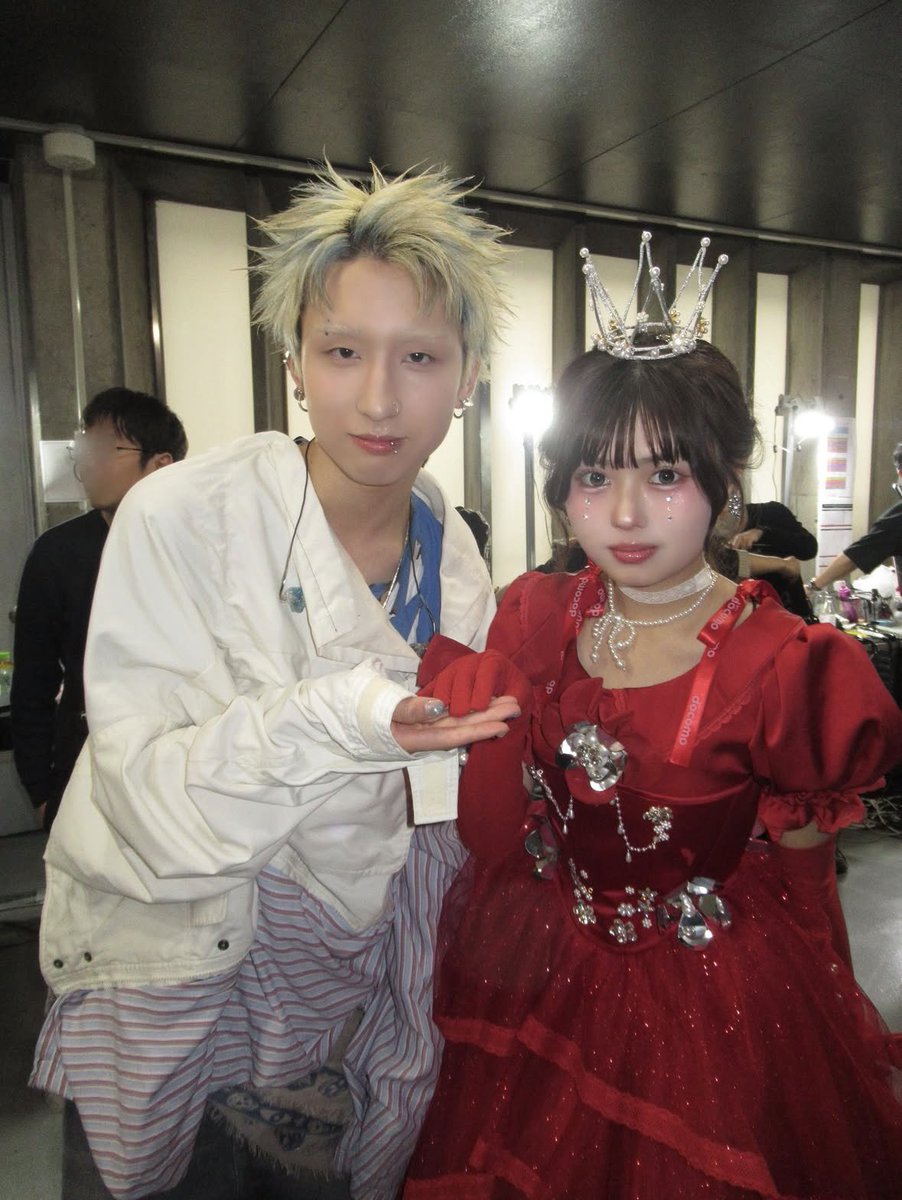 "はじめましてお嬢さん、西の国から愛の為に貴方に会いに来ました"すぎる身分違いの剣士もんた過ぎるな