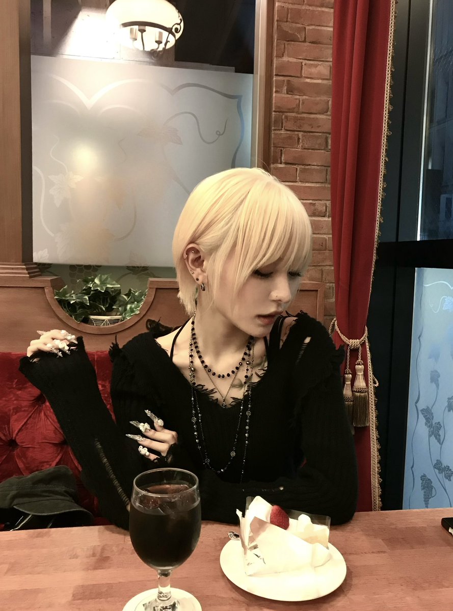 neko3fes's tweet photo. 髪を切りました、金髪ショート如何でしょうか！ https://t.co/vRCKF4svTW