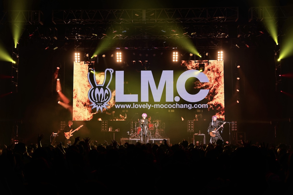 🟥News🟥
KIRITO×LM.C、PIERROT解散から20年を経て初ツーマンで示した新たな関係性

▶️vif-music.com/2026/04/06/kir…

#Vif #KIRITO #LMC
<a href="/kirito_0fficial/">キリト/ KIRITO</a>
<a href="/maya_LMC/">LM.C maya</a>
<a href="/Aiji_LMC/">Aiji / アイジ</a> 
<a href="/LMC_staff/">LM.C official</a>