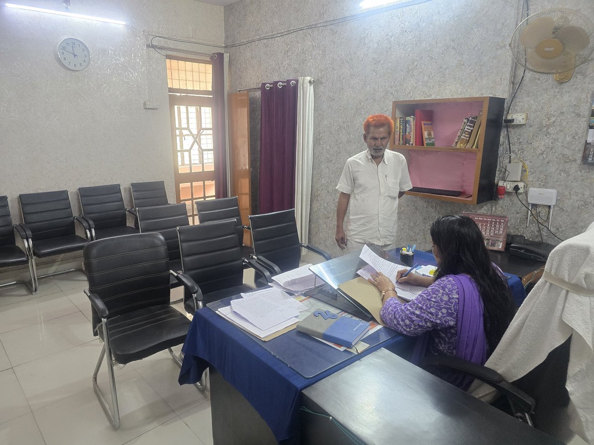 PCSMonalisa's tweet photo. आज दिनांक 06.04.2026 को तहसील नानपारा में आये आमजनमानस की समस्याओं को सुना गया एवं सम्बन्धित अधिकारियों/कर्मचारियों को तत्काल नि��मानुसार कार्यवाही हेतु निर्देशित किया गया।
@Akshay1_ias @DMBahraich @bahraichpolice @InfoDeptUP @UPGovt @CMOfficeUP @myogiadityanath @dio_5402 https://t.co/nE8Zm0PyKB
