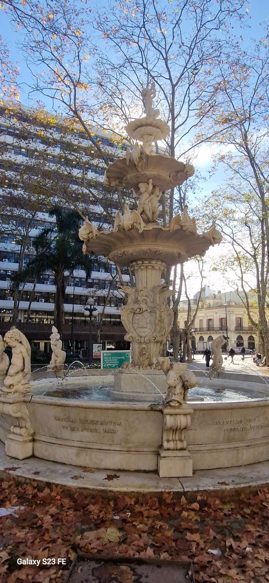 ElOjoChurrinche's tweet photo. Muy buenos días Amanece, que no es poco
Fuentes, en mi ciudad
La Fuente de la Matriz, la primera de agua potable proveniente desde el Santa Lucia
La Fuente del Monumento a #LuisBatlleBerres
La fuente de la Loba en Tres Cruces
Una de las Fuentes de la Plaza de la Independencia https://t.co/3fuUp5E0o0