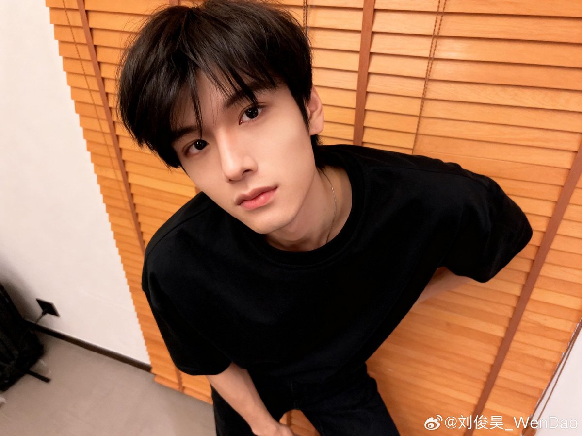 DIRECTORNYA?????!!!?????!!!!!! 
SERIUSAN?????!!!!! 
TIM VISUAL SEMUA APA GIMANA INI 😭😭😭😭😭😭😭😭