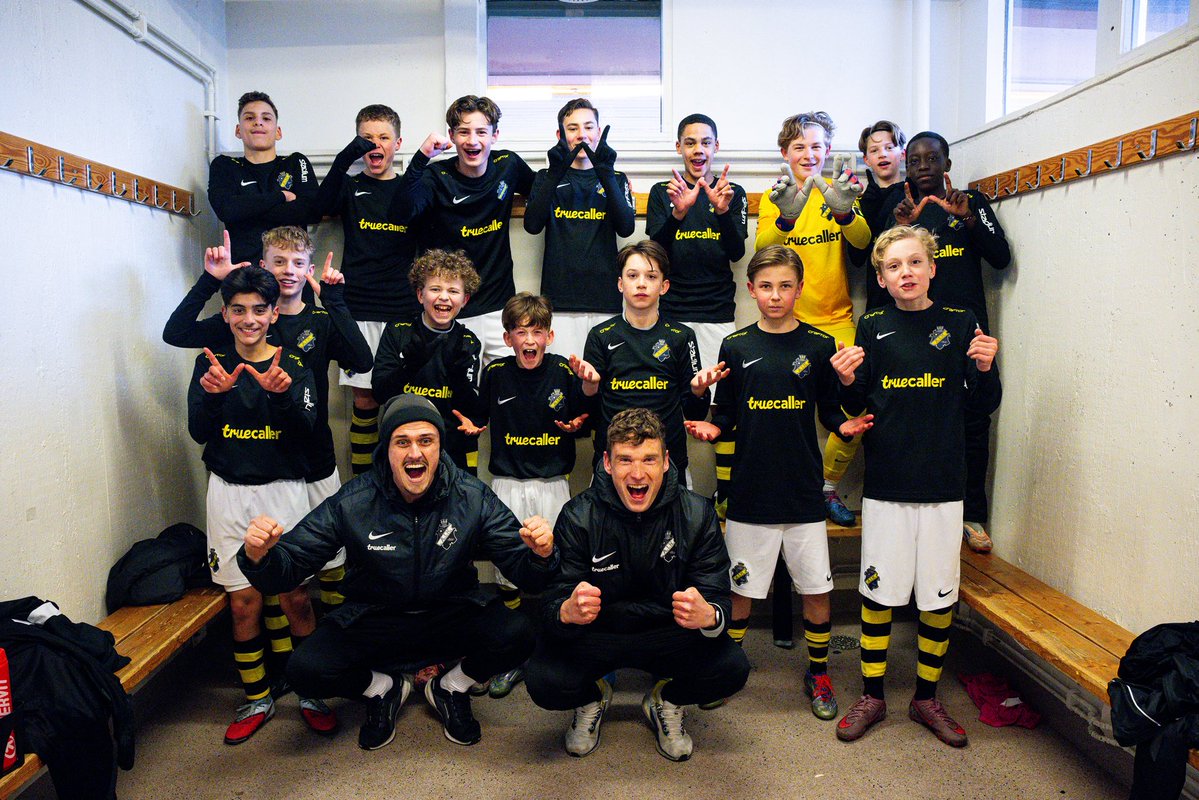 Adam Becker tweet media