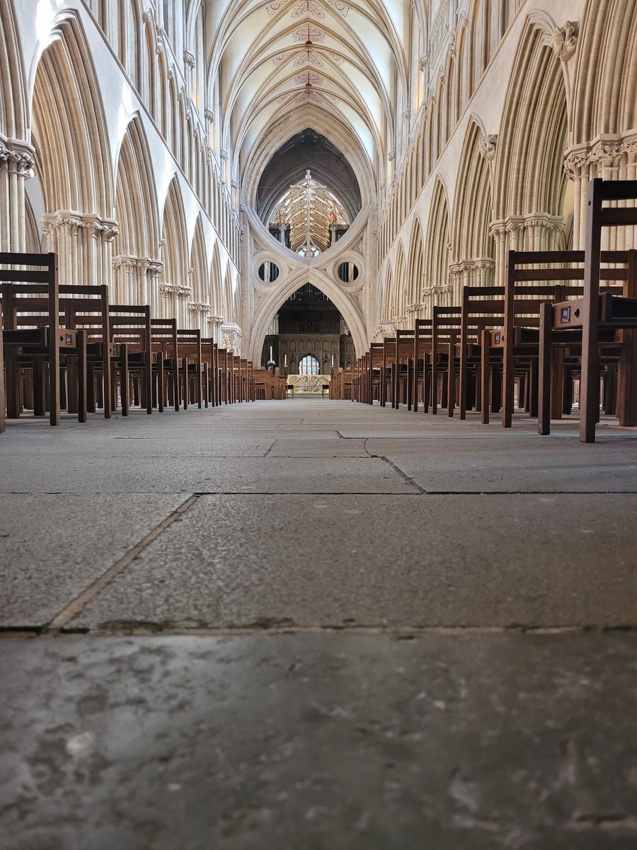 kappil's tweet photo. Symmetry, Wells Cathedral https://t.co/hA7KDLJJ5z