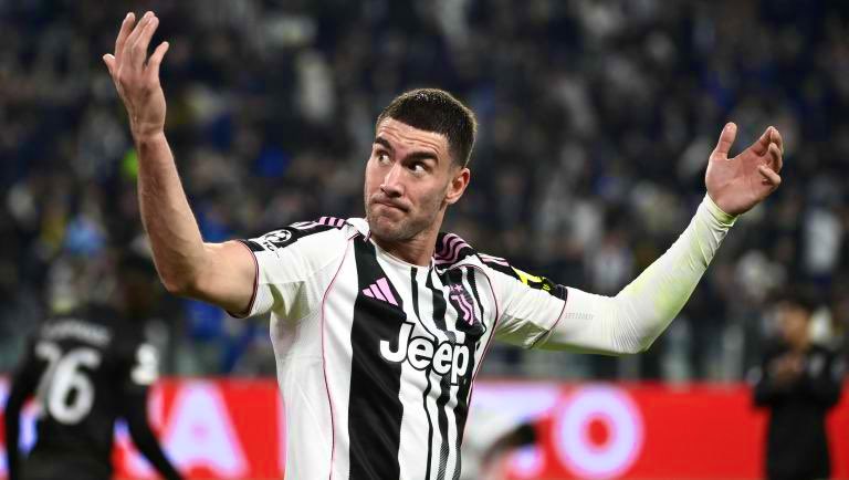 NicoSchira's tweet image. Marco #Ottolini sul rinnovo di Dusan #Vlahovic con la #Juventus: “C’è disponibilità reciproca ad andare avanti insieme. I colloqui procedono, ma non ci sono novità al momento”. #calciomercato