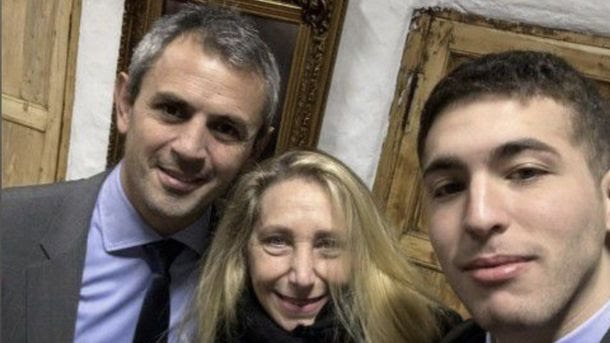 ElAnti12's tweet photo. @edufeiok Un M*nem random, 24 añitos, primer trabajo, sueldo de 1,5 millones.

Préstamo de 300mil dólares con cuotas a devolver de 8 millones.

No te sentis pelotudo Edu? https://t.co/22BdQSDB5D